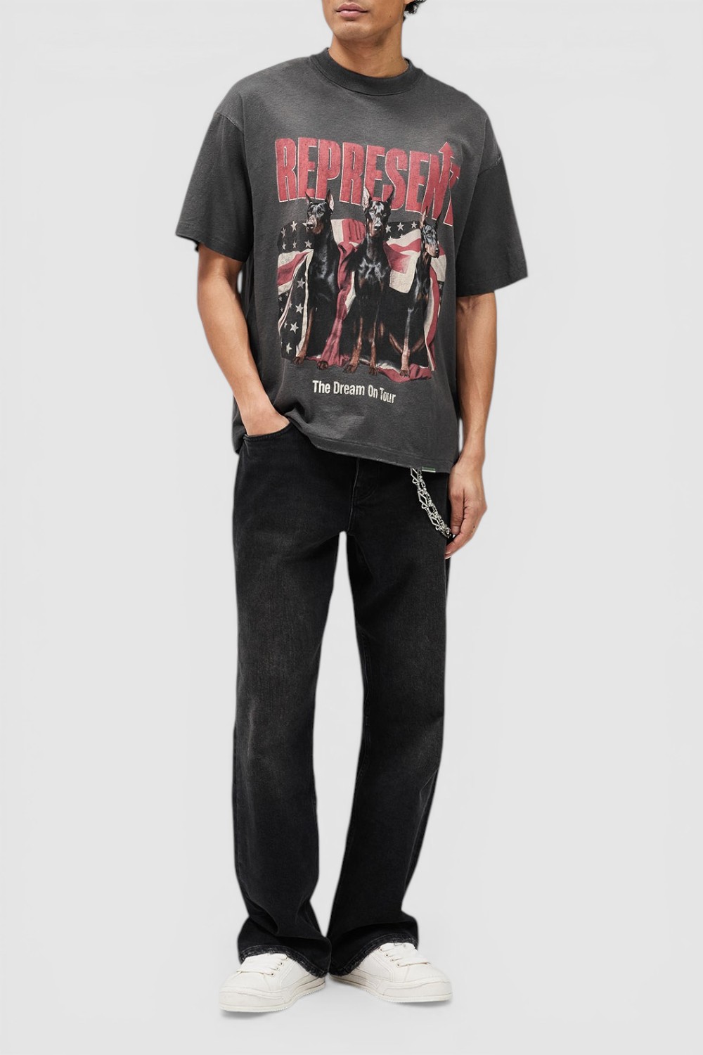 תמונת כל הלוק של חולצת טי אוברסייז